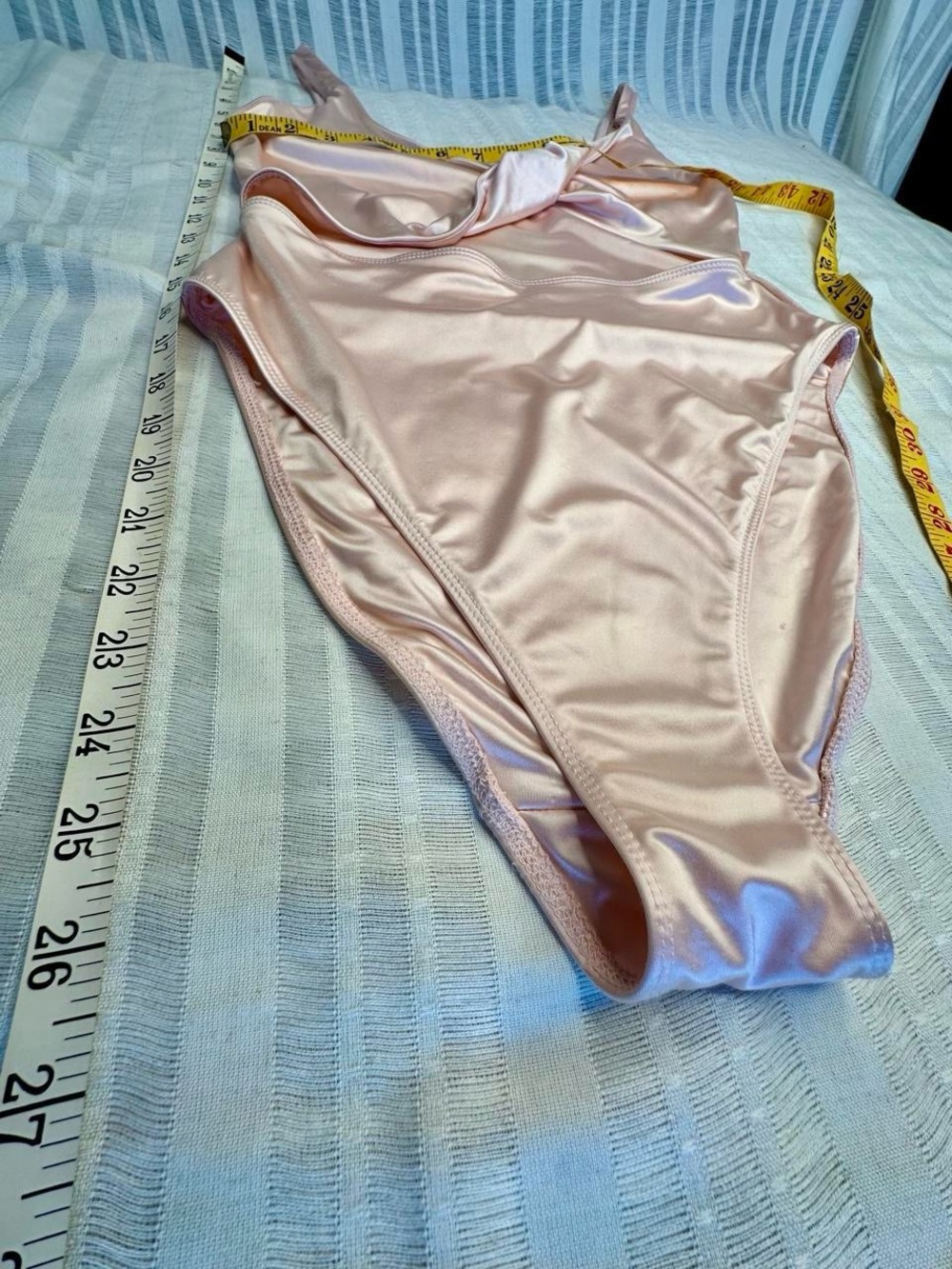 Good American Bubble Pink Front Twist Cutout One Piece Swimsuit - Picture 11 of 12